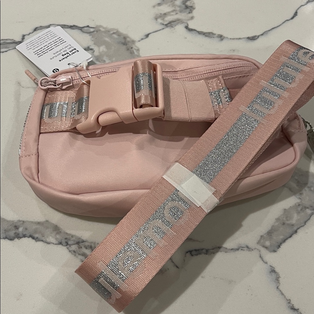 Lululemon Everywhere belt bag pink/ silver - Picture 2 of 4